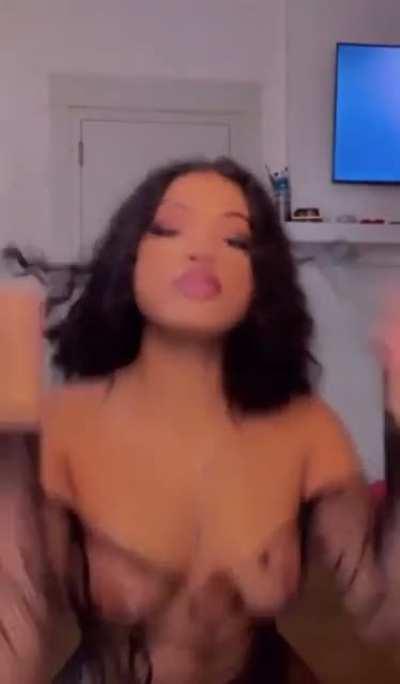 I've never seen a girl as bad as her. 😋 snapchat=jessiecash247