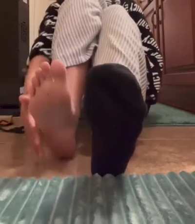 Sexy soles 😍 hmu for @ she wants to sell content. Face pic posted seperate