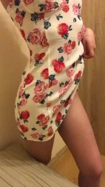 [Gif] Hope I look good in sundress