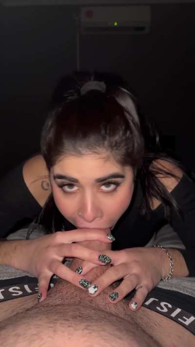 Today I want a 14cm cock to disappear down my throat, any volunteers?