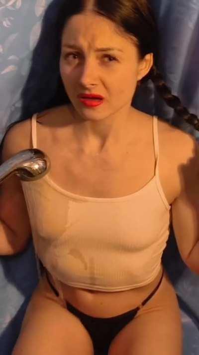 When you're feeling extra scientific 🧪💦 Who needs a fancy lab when you can study material wetness in your bathroom?