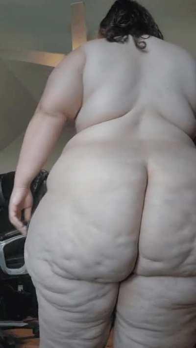 Full spread on my OF. There's There's nice clap at the end of the vid.