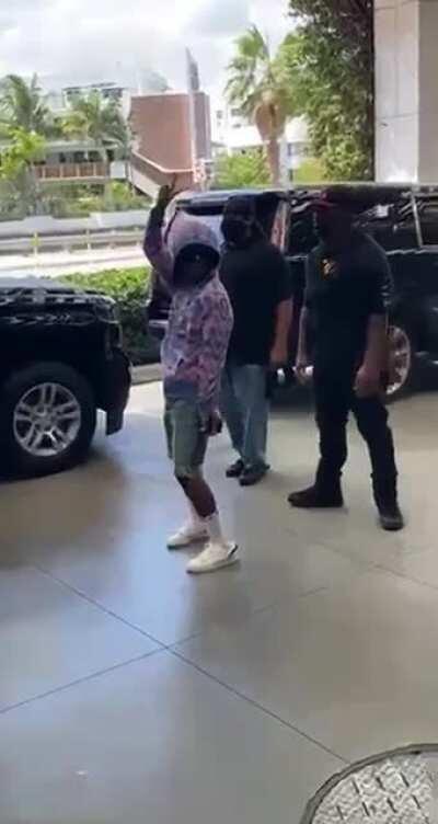 My friend is staying at the same hotel as Uzi in Miami