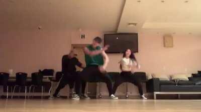 SuA - Today run run 🤤 Slurp wow I like it 🥰 (201010 DC Twitter)