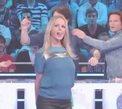 Die tieten, dat tongetje die blik. Chantal weet precies wat ze doet🤤