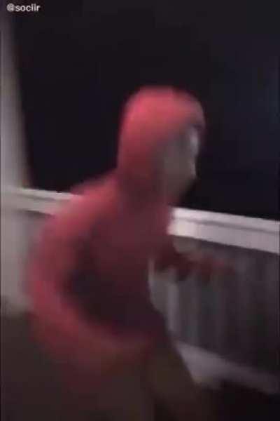 Avdol running from Dio like