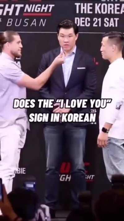 Let’s use this sign more🫰