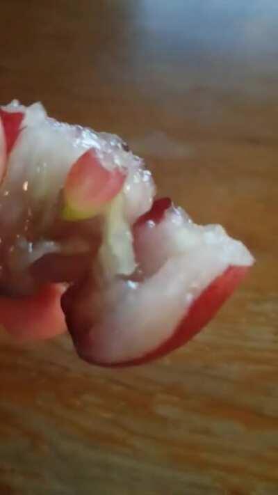 Habe in meiner Weintraube eine kleinere Weintraube gefunden :)