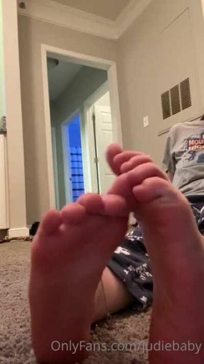 Juliebaby Sock Removal 👀