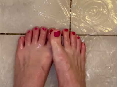 I’m looking for a volunteer to soap up my feet