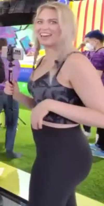 She is so beautiful and thick 😍