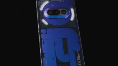 A phone that shifts color in the light