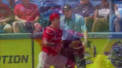 JT Realmuto gets ejected for embarrassing the umpire