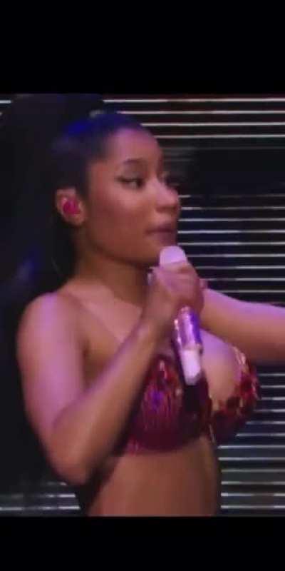 Nicki Minaj slo mo bouncy tits loop 2