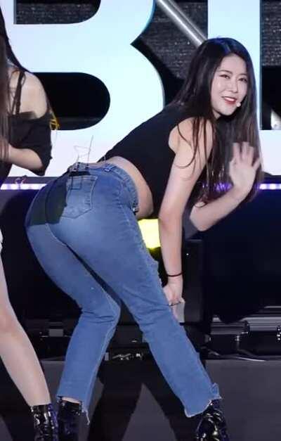 Smack Dat Brave Girls - Hayun GIF by Dang_itt