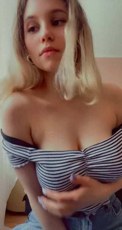 Let me show what a doll I am 😘