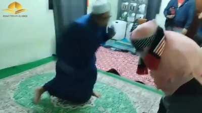 Indon exorcist be like 