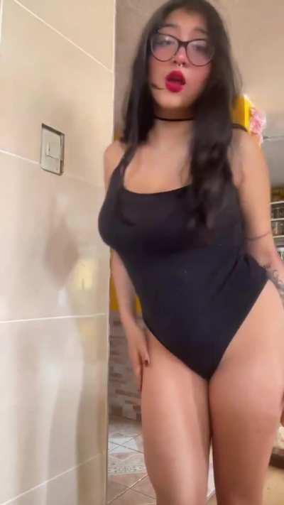 La puta tiktoker quiteña lizeth. Dios esta buen buena 😋🤤 quisiera cogerla para que se le quite lo creida jajaj