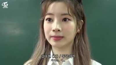 200918 - Dahyun close-up thinking