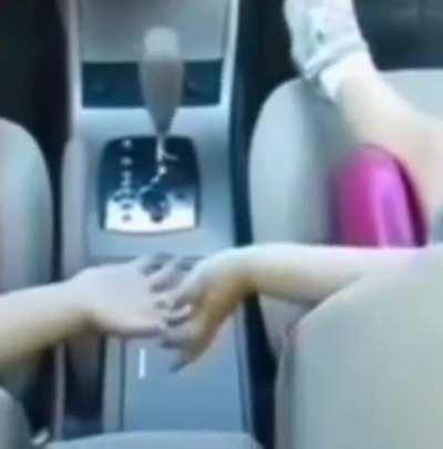 Annie and Zoe in Nexus Blitz after winning that stupid sled thing and accidentally going straight into the enemy fountain... 🔥🔥😔💅