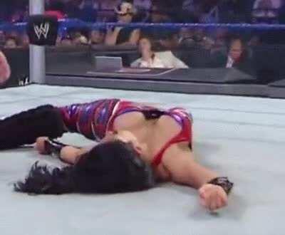 Michelle pins an unconscious Melina