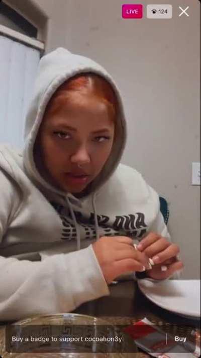 LMAOOOO atleast she knows 😂🤣😭😭🍑🍑🍑