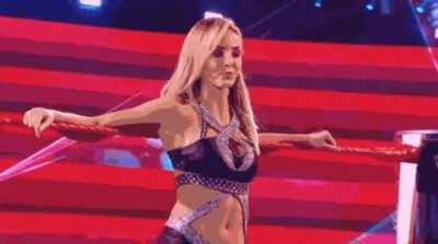 Peyton knows she is sexy. So hot and confident🤩😍