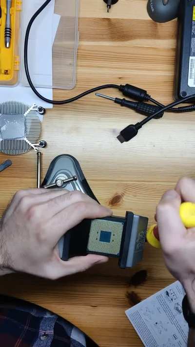 deliding a CPU without securing it properly