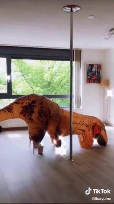 Eu to em looping nesse video