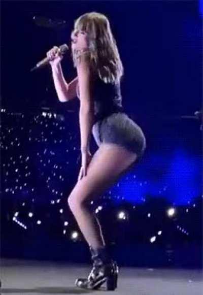 Taylor Swift’s perfect ass
