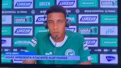 Alef Manga mandou essa na apresentação dele pelo Goiás (A flair 