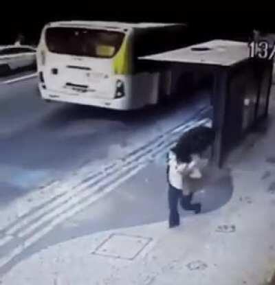 Can't dodge the enemy, it will bounce right back!