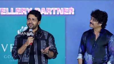 TIL that Karti is an amazing singer too (He also says the infamous evarra meerantha dialogue in this clip)