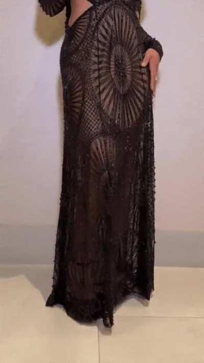 The little mermaid (Halle Bailey) definitely doesn’t have little tits 🥵