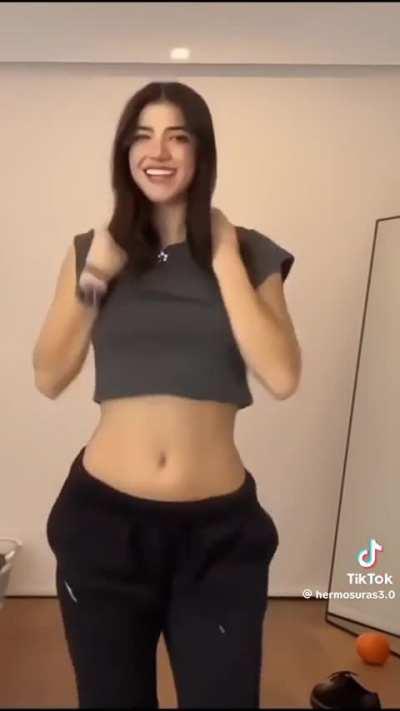 The way she moves her body 🤤😍