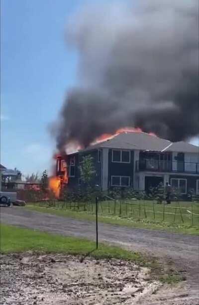 House fire reaches 400 pound propane tank