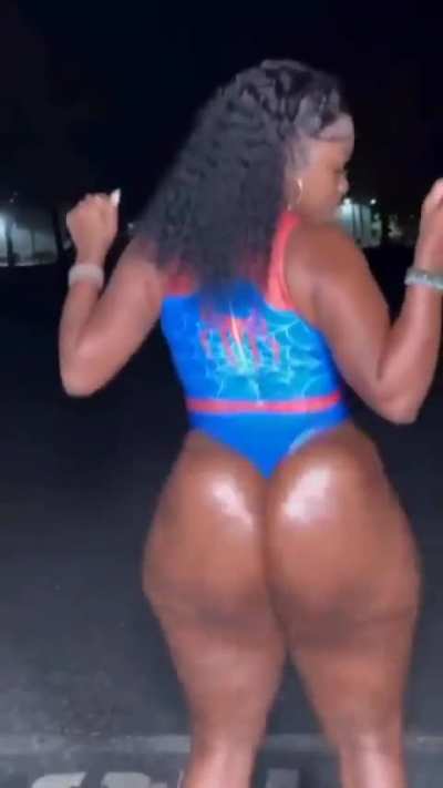 I'll fuck her in public. Let them see a real clap show. 🍑