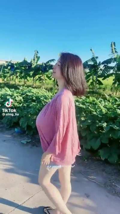 Asian Hooters @aling_liu