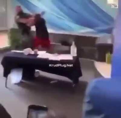 Man fakes out the police and counterattacks