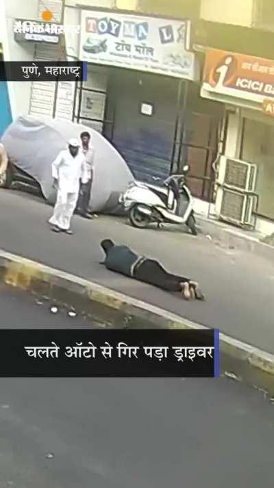 Man in tuktuk driving rashly decides to kick a dog on the street while speeding, doesn't end well for him (Injured, but alive) [Pune, India]