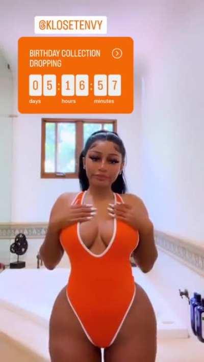 she’s too fire 😻😽