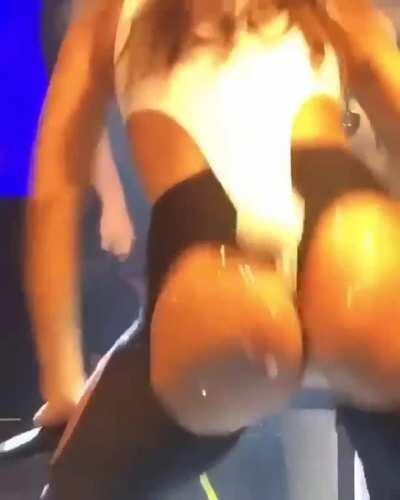 Cuánto le dura a Anitta ?