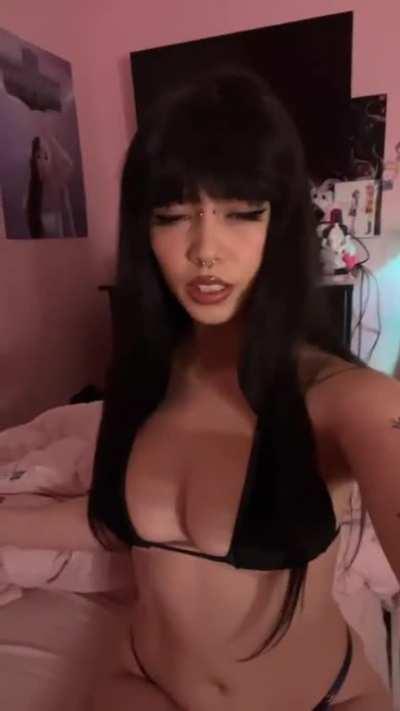 I'm about to explode @alyciajmariee