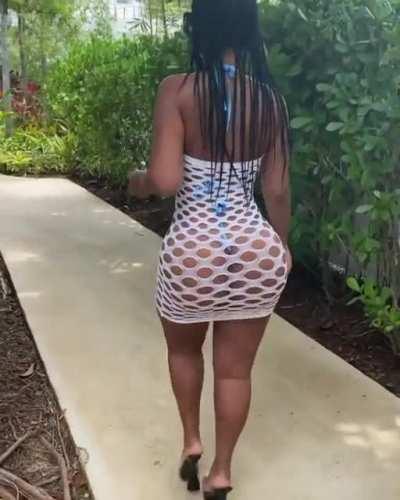 Katherine Estrella (@strellakatuncut)