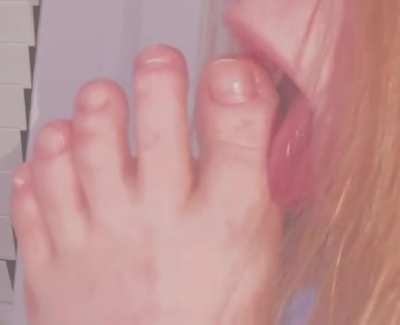 Young ginger sucks toes for over 2 mins