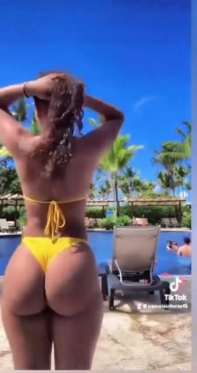 Brightening her fat booty