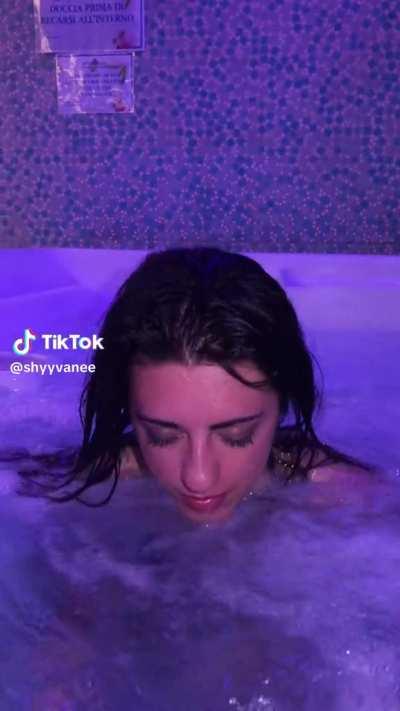 Jacuzziii Diving F19