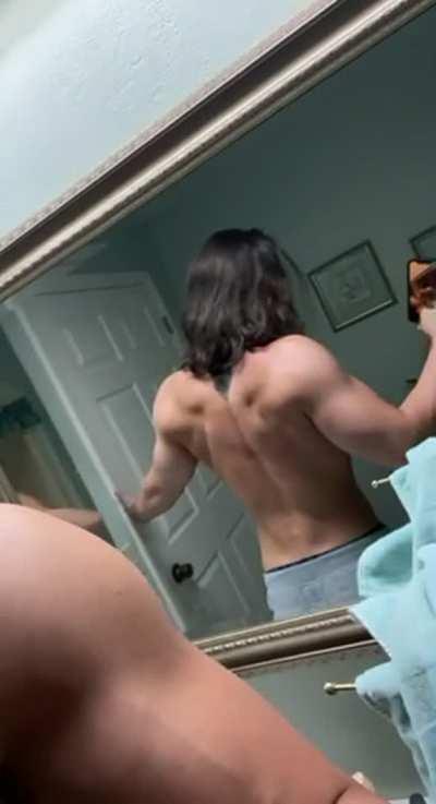 A little back flexing 😅 [m]