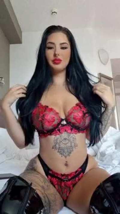 Are my Curves and Lingerie the perfect combination?