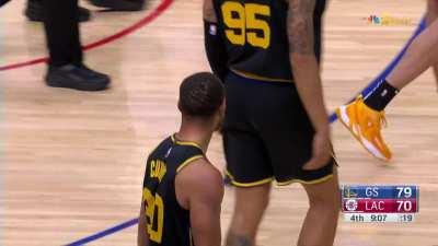 [Highlight] Steph gets extremely heated at the ref after a non call and earns a tech